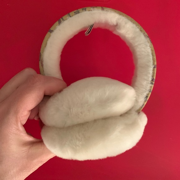 Ugg Shearling Sheepskin Ear Muffs - Picture 9 of 9